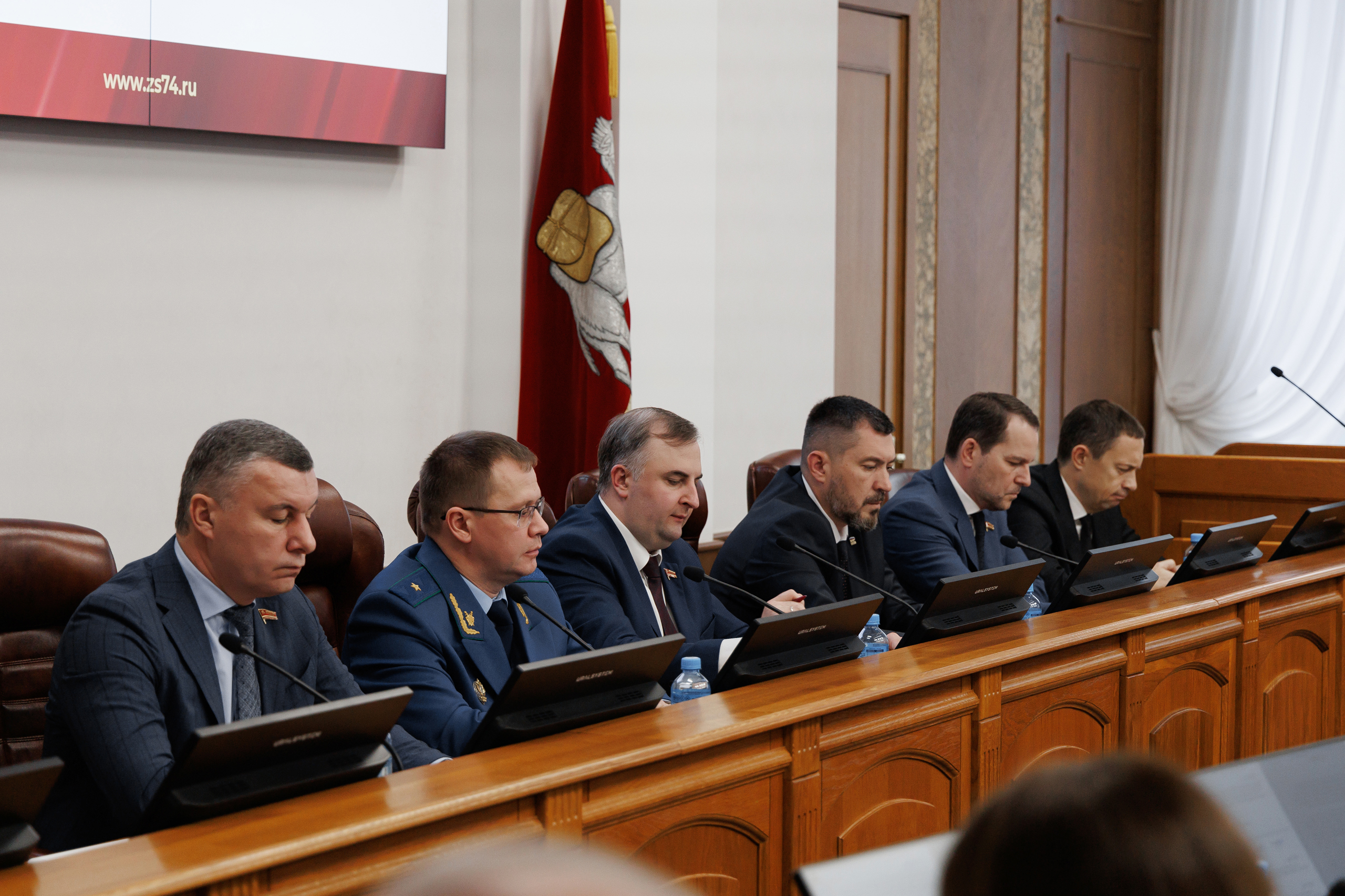 Внесены изменения в составы профильных комитетов Законодательного Собрания