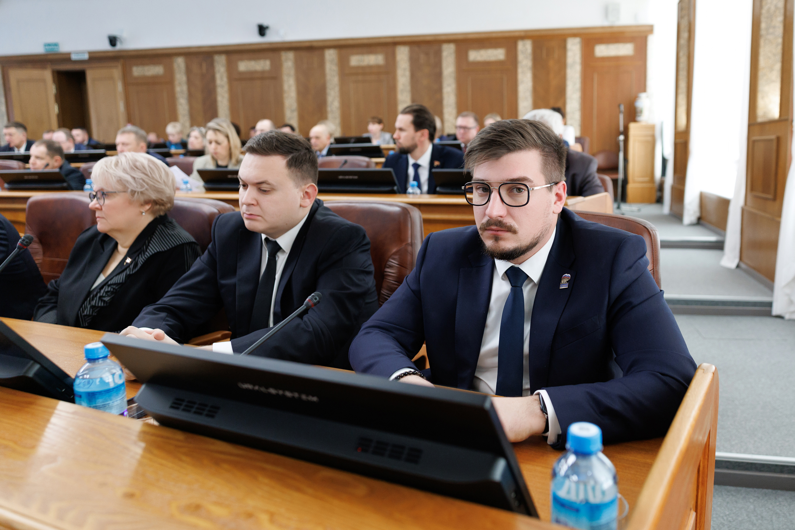 Депутаты Законодательного Собрания поддержали законопроекты о продлении сроков предоставления мер поддержки участникам спецоперации и членам их семей