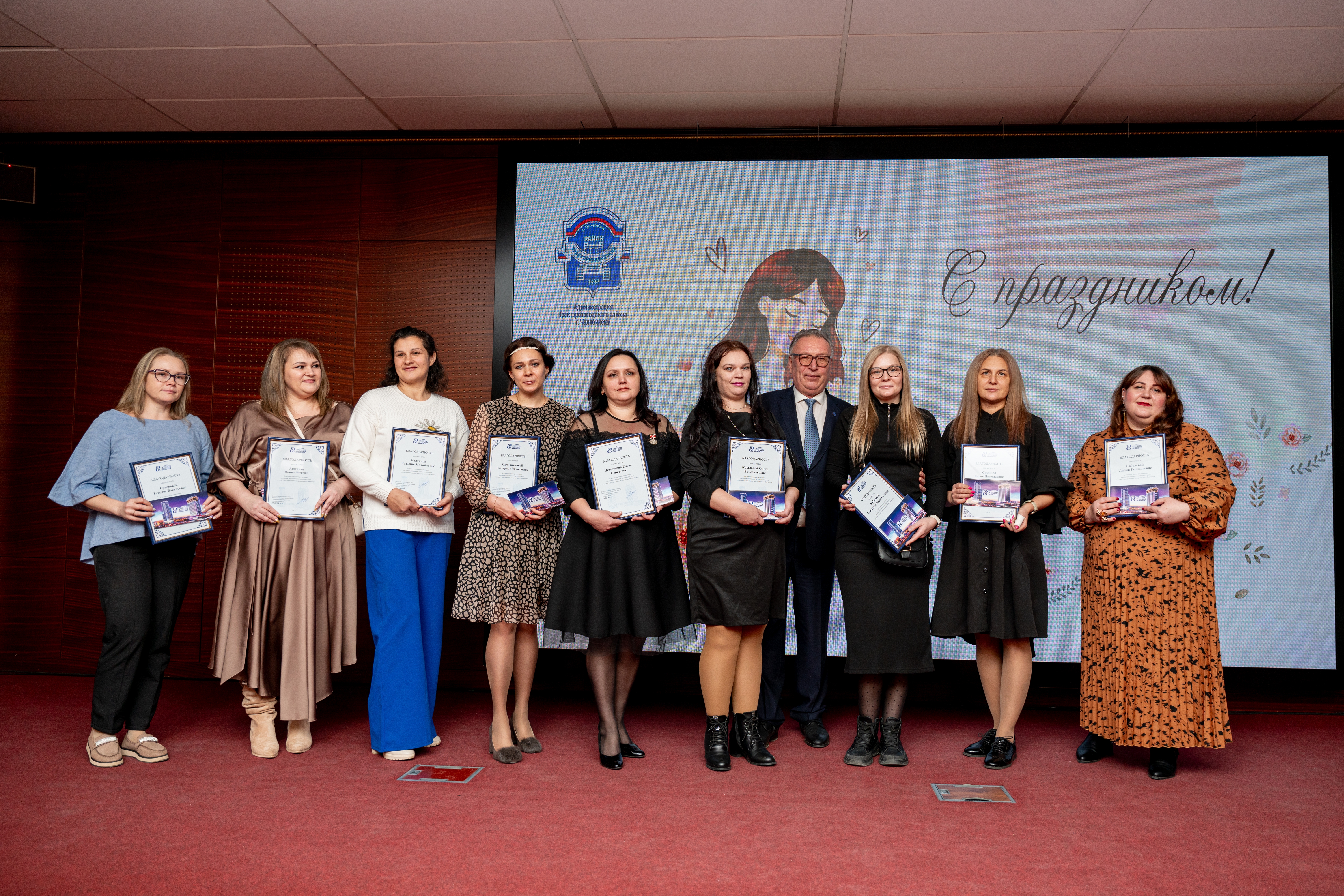 Михаил Видгоф поздравил женщин Тракторозаводского района Челябинска с Днем матери