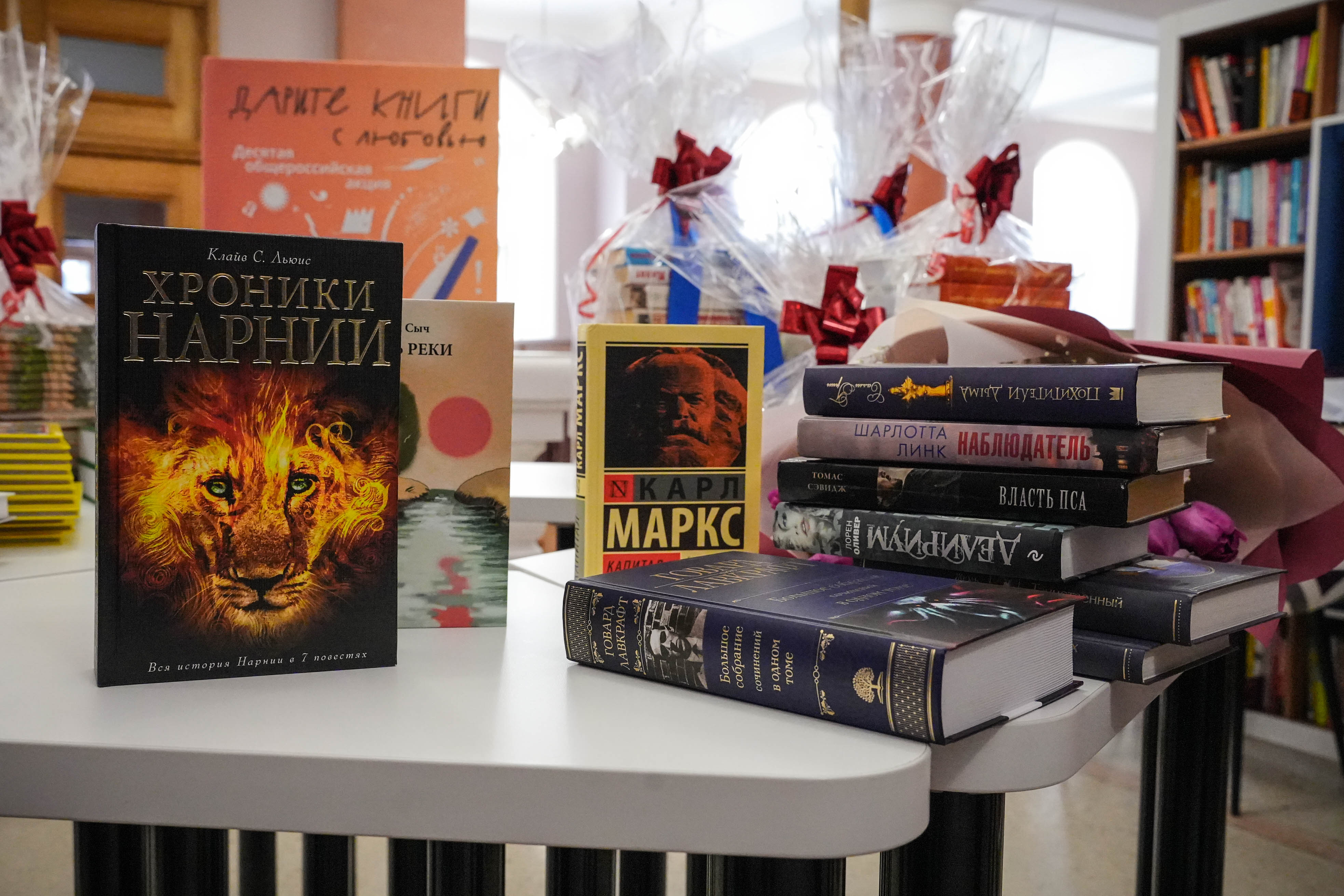 Депутаты Законодательного Собрания приняли участие в благотворительной акции «Дарите книги с любовью»