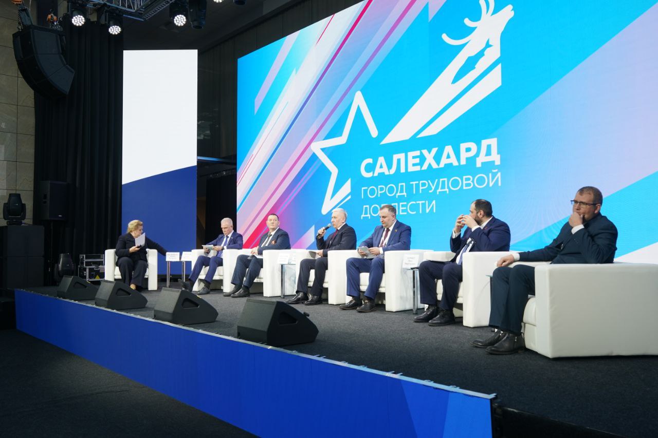 Председатель Законодательного Собрания области Олег Гербер принял участие в форуме городов трудовой доблести «Одна страна – одна Победа»