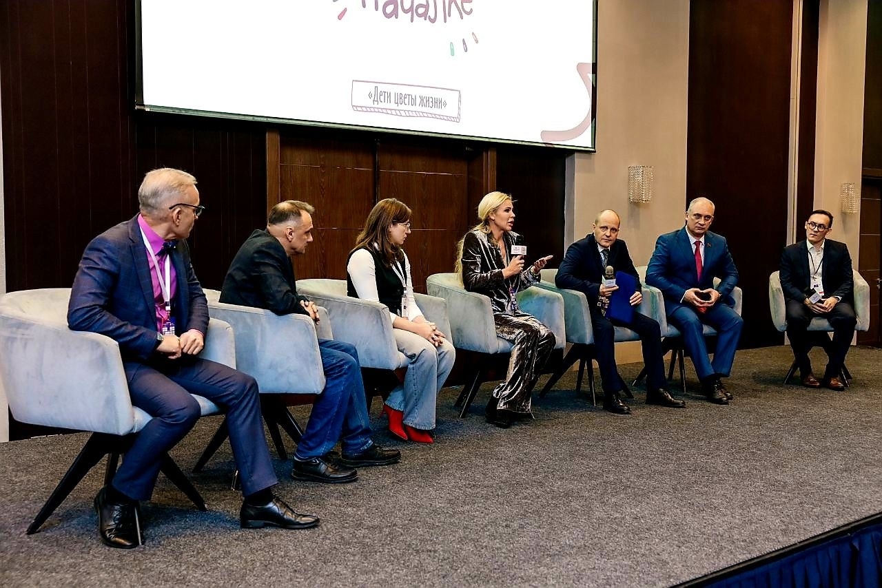 Андрей Шмидт посетил III Всероссийский форум молодых учителей «В началке!»