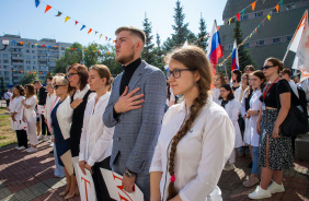 Председатель Законодательного Собрания Александр Лазарев поздравил преподавателей и студентов Южно-Уральского государственного медицинского университета с Днем знаний