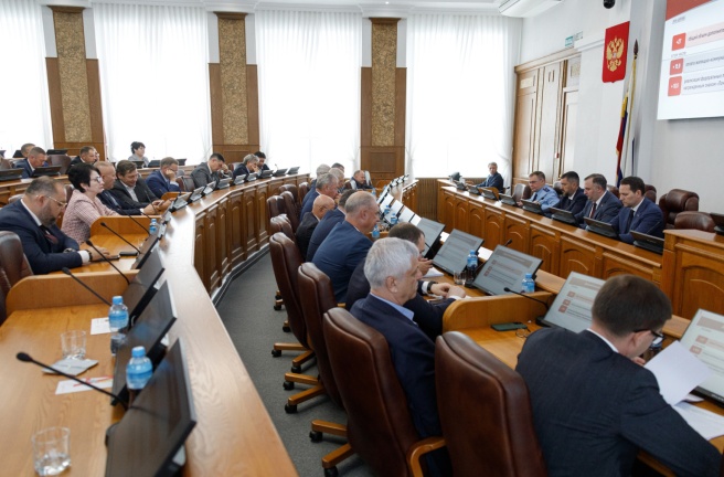 Областной парламент внес изменения в областной бюджет на 2025 год и на плановый период 2026 и 2027 годов