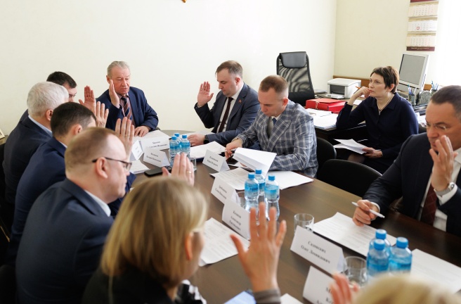 Комитет по законодательству уточнил порядок использования герба и флага Челябинской области