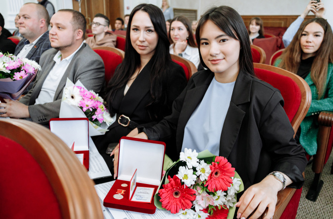 В Законодательном Собрании прошла церемония награждения премией в сфере молодежной политики