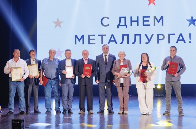 Челябинский трубопрокатный завод празднует День металлурга 
