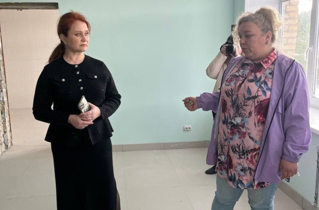 Лена Колесникова проинспектировала ремонт районной больницы Катав-Ивановска 