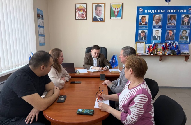 Владислав Уланов провёл рабочий день в Октябрьском округе