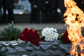 Возложение цветов ко Дню Неизвестного Солдата
