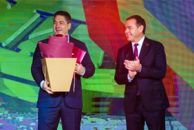 Председатель Законодательного Собрания области Александр Лазарев поздравил руководство и коллектив АО «Первый хлебокомбинат» с 90-летием со дня основания