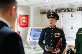 Первый заместитель председателя Законодательного Собрания Денис Моисеев встретился с военнослужащими 90-й танковой дивизии
