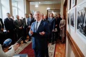 К 30-летию Законодательного Собрания Челябинской области открылась  выставка фотографий «В объективе – областной парламент»