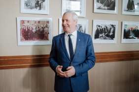 К 30-летию Законодательного Собрания Челябинской области открылась  выставка фотографий «В объективе – областной парламент»