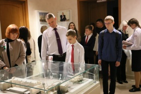 Александр Лазарев вручил паспорта юным гражданам Российской Федерации