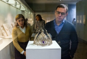 Александр Лазарев ознакомился с экспонатами выставки «Карл Фаберже и русские ювелиры XIX-XXI веков»