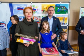 Александр Лазарев поздравил победителей конкурса детского рисунка «Россия помогает»