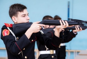 Интерактивный стрелковый тренажер – «Тир электрон» начал работать в школе № 68 Челябинска.