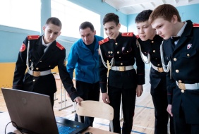 Интерактивный стрелковый тренажер – «Тир электрон» начал работать в школе № 68 Челябинска.