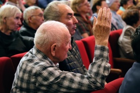 Председатель Законодательного Собрания области Александр Лазарев встретился с жителями Южноуральска
