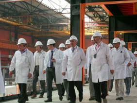 Депутаты Законодательного Собрания в новом цехе ЧТПЗ «Высота 239». 9 июля 2010 г. 