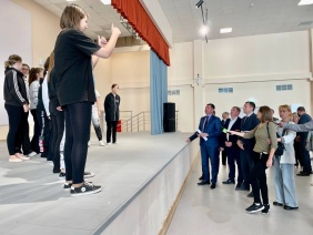 Депутаты Законодательного Собрания проверили организацию горячего питания в одной из школ Челябинска