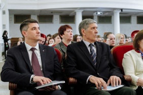 Председатель комитета Законодательного Собрания по социальной политике Сергей Буяков поприветствовал участников методической школы учителей истории и обществознания 