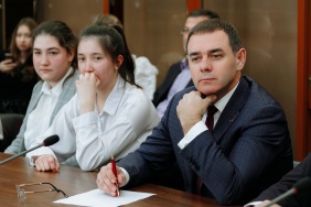 Председатель Законодательного Собрания Александр Лазарев дал старт парламентским урокам