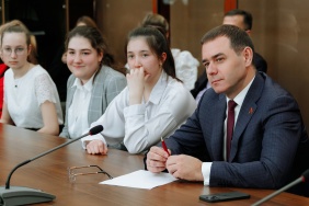 Председатель Законодательного Собрания Александр Лазарев дал старт парламентским урокам