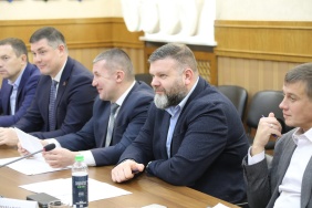 Комитет по экологии и природопользованию обсудил ход реализации в 2022 году региональных проектов «Чистая страна» и «Комплексная система обращения с твердыми коммунальными отходами» национального проекта «Экология»