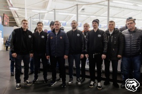 Председатель Законодательного Собрания Челябинской области Александр Лазарев побывал в Южноуральске на товарищеском матче команд «Трактор» и «Форэнерго»