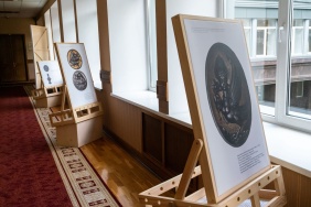 Депутаты Законодательного Собрания посетили открытую в областном парламенте выставку Кыштымского историко-революционного музея «Открытие закрытого музея»