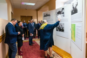 Депутаты Законодательного Собрания посетили открытую в областном парламенте выставку Кыштымского историко-революционного музея «Открытие закрытого музея»