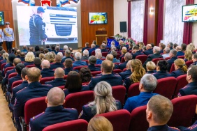 Председатель Законодательного Собрания Александр Лазарев поздравил сотрудников органов внутренних дел Челябинской области с профессиональным праздником