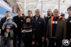 Председатель Законодательного Собрания Челябинской области Александр Лазарев побывал в Южноуральске на товарищеском матче команд «Трактор» и «Форэнерго»