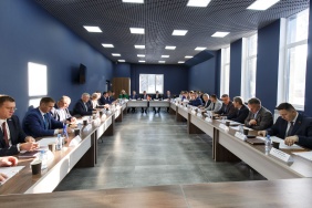 В работе ассоциации принял участие первый заместитель председателя Законодательного Собрания Денис Моисеев. 