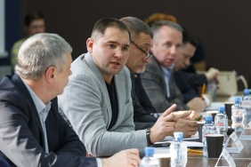 В работе ассоциации принял участие первый заместитель председателя Законодательного Собрания Денис Моисеев. 