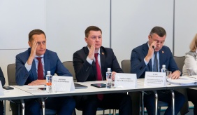 Вопрос о мерах поддержки предпринимательства в 2022 году в условиях внешнего санкционного давлении обсудил комитет по экономической политике на выездном заседании в Центре «Мой бизнес»