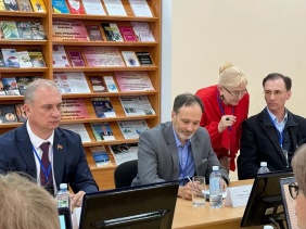 22 ноября 2024 года в Костанае состоялся форум приграничного сотрудничества, организованный Челябинским государственным университетом совместно с представителями Республики Казахстан. В Форуме приняли участие представители власти, бизнеса, культуры, образования и науки, средств массовой коммуникации двух стран. Мероприятие было посвящено обсуждению вопросов укрепления экономических, научно-образовательных, культурных и социальных связей между двумя странами, особенно в контексте приграничных регионов. 