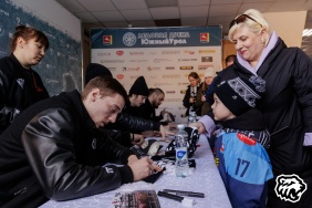 Председатель Законодательного Собрания Челябинской области Александр Лазарев побывал в Южноуральске на товарищеском матче команд «Трактор» и «Форэнерго»