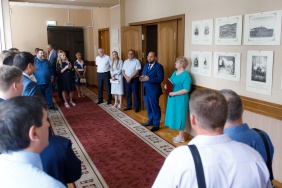 В областном парламенте открылась выставка, посвященная истории Хивинского ханства