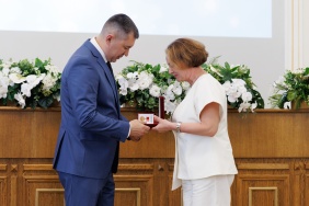 Церемония награждения работников сферы здравоохранения