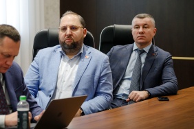 Депутаты Законодательного Собрания слушают прямую линию губернатора Челябинской области Алексея Текслера с жителями региона