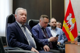 Депутаты Законодательного Собрания слушают прямую линию губернатора Челябинской области Алексея Текслера с жителями региона