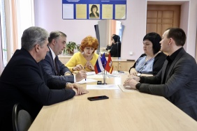 Депутаты областного парламента продолжают декаду приемов граждан по личным вопросам