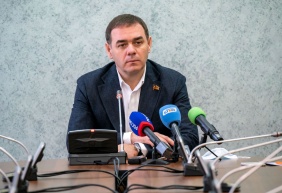 Председатель Законодательного Собрания Челябинской области Александр Лазарев ответил на вопросы журналистов