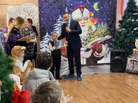 Депутаты Законодательного Собрания продолжают исполнять заветные мечты детей в рамках новогодних благотворительных акций