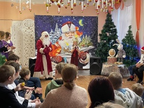 Депутаты Законодательного Собрания продолжают исполнять заветные мечты детей в рамках новогодних благотворительных акций