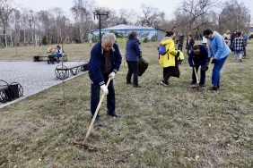Депутаты Законодательного Собрания приняли участие в субботнике