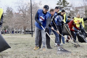 Депутаты Законодательного Собрания приняли участие в субботнике